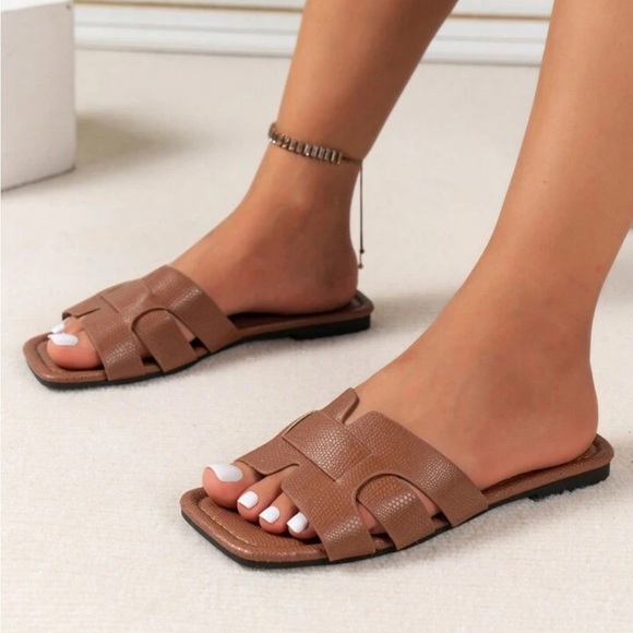 Women's Fashion Square Toe Flat Slide Brown Sandals (only worn once) - Picture 10 of 11